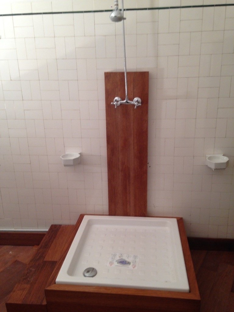 douche de voyage avec rideau et bac