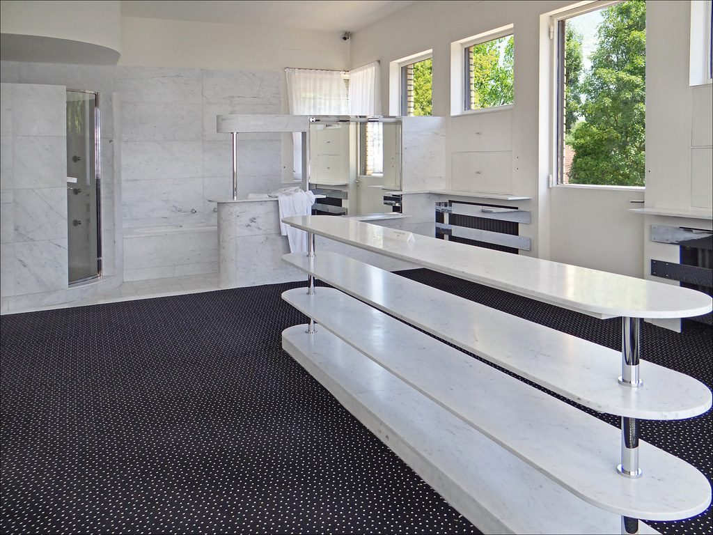 grande baignoire sur pied
